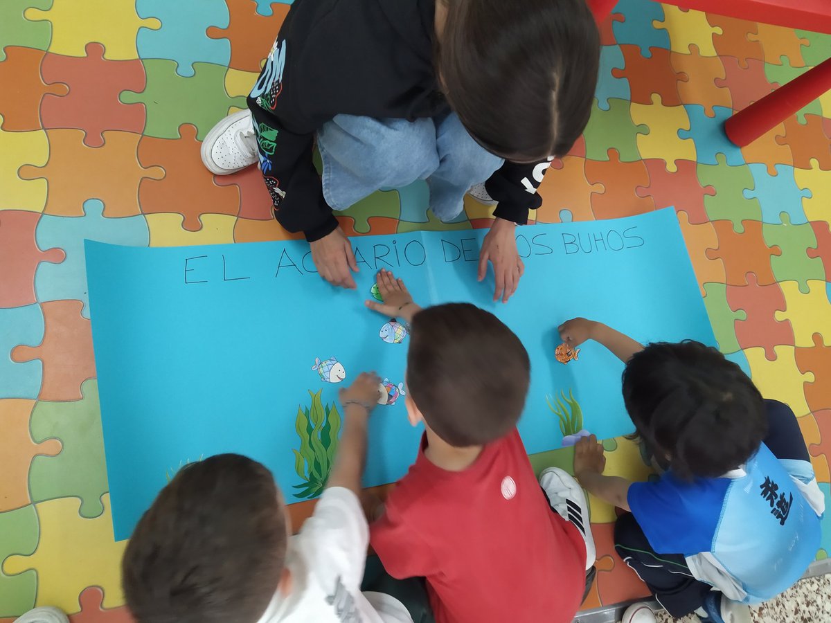 SalesianasVigo's tweet photo. 5EI Con 𝙈𝙖𝙧𝙘𝙤𝙨 #ProtagonistaDaSemana e a súa familia aprendimos moito sobre os #animaisacuaticos 🐠🐟🐡🦈
Apadriñamos a "manchiñas" e "moucho", dous peixiños novos para o acuario do cole! 👏👏
#AprenderXogando
#EtapaInfantil
#ContigoTodoEMellor https://t.co/fmEGP6smR3