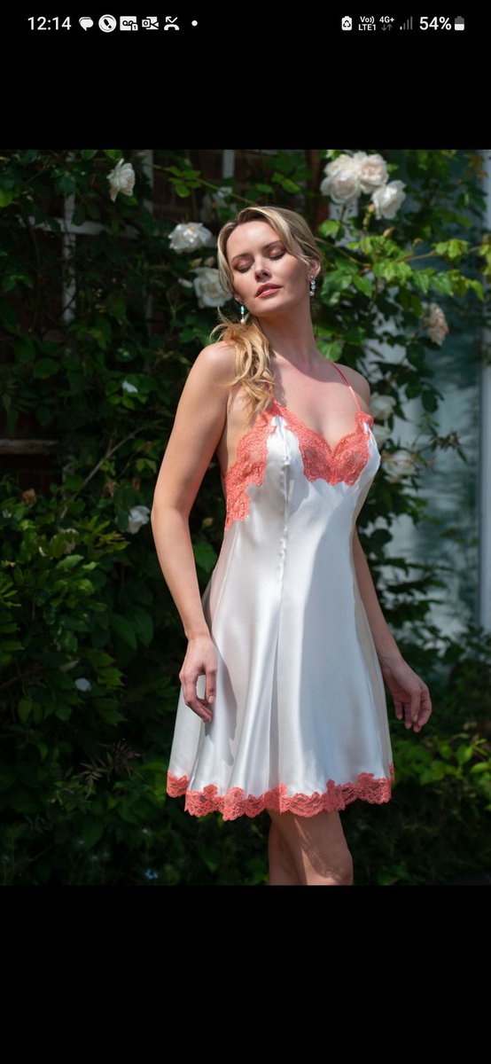 Happy Saturday 
It's A Lovely Sunny Day 
Have A Fab Weekend xxx
Jane Woolrich Couture jane-woolrich.co.uk 
#designerlingerie #silkslip #silklingerie #beautiful 
#englishdesignerbrand
@TrousseauLtd @carlamonacox @Unhooked_Blog @LingerieBriefs @UpliftInAp