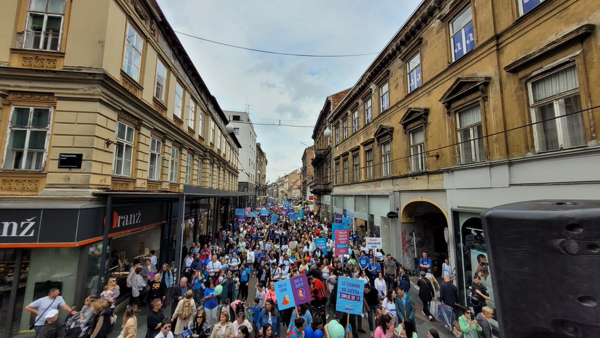 HodzaZivot's tweet photo. u #Zagrebu deseci tisuća ljudi  Život, Obitelj i Hrvatsku! A gdje ste vi danas? 
#Hodzaživot #Zagreb https://t.co/kDQgfKoDnq