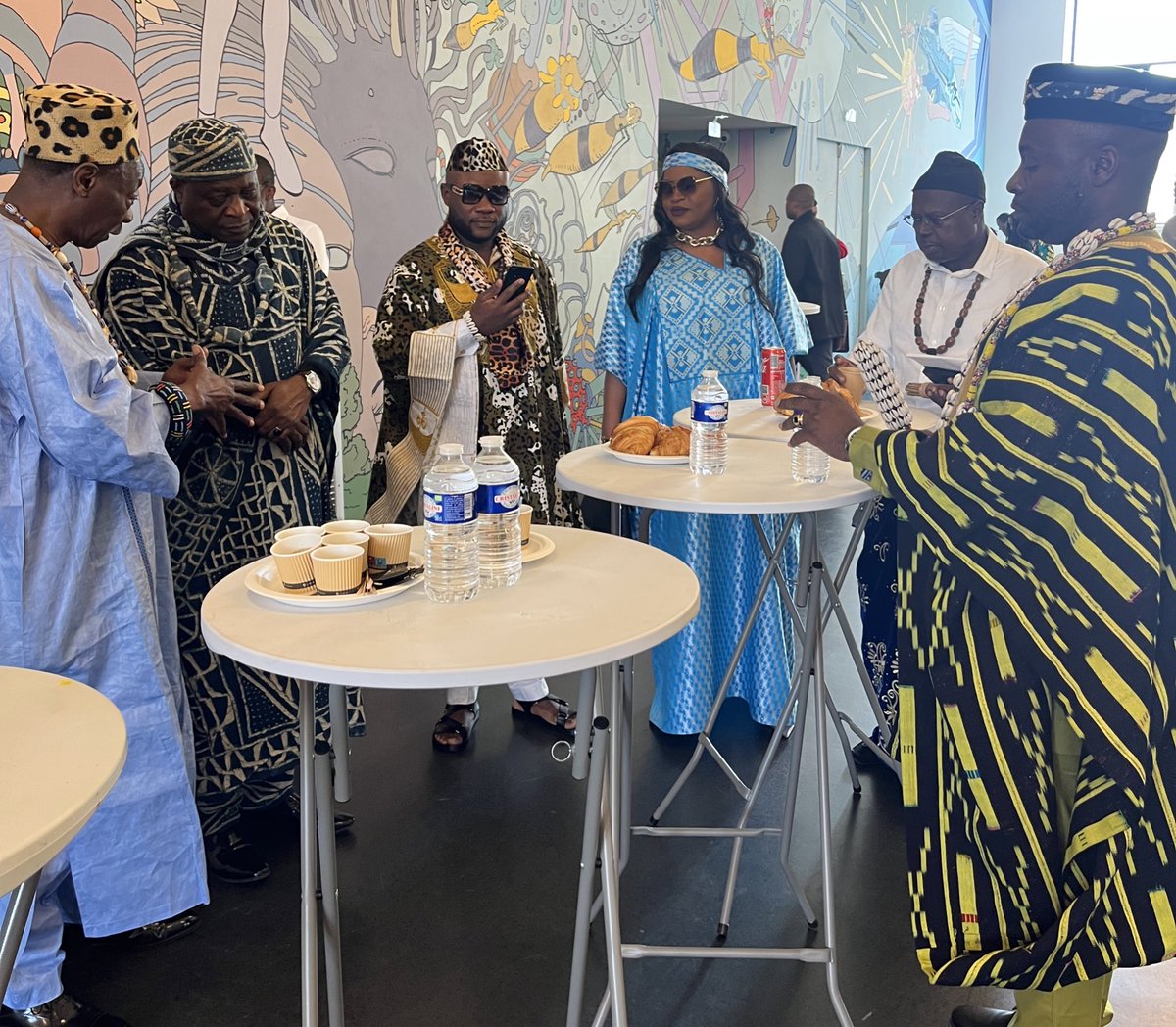 MboaParis's tweet image. Les représentations des chefferies traditionnelles camerounaises à #MboaParis2023. 

Nous les remercions de nous avoir fait honneur de leur présence ainsi que pour leurs bénédictions. 🇨🇲✨

#mboaparis2023 #diasporacamerounaise #chefferiestraditionnelles #salonbusiness #cameroun