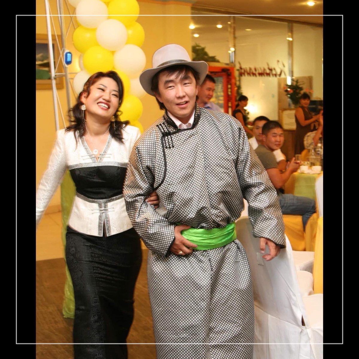 Лайвчин Мөнх-Эрдэнэ 2 хүүхдийнхээ сургалтын төлбөрт 1000¥ өгөөд 4 жил авчлуу⁉️⁉️⁉️

БЗС тоноод 30,000$ авсан дарга сайд гишүүд хэдэн жилийн ял авахнуу⁉️⁉️⁉️

Харцгаая л даа 🙀🙀🙀⁉️⁉️⁉️