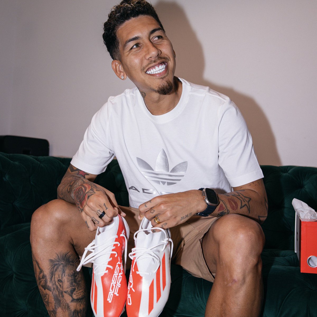 AnfieldWatch's tweet photo. Bobby’s boots for today 🥹 https://t.co/79qfs2Mbbv