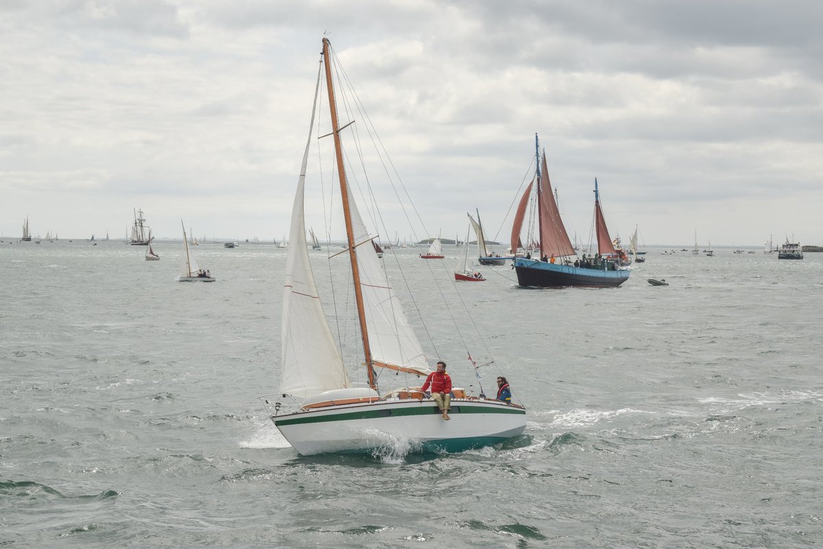 Cet après-midi toutes les bateaux navigueront ensemble de la Baie de Quiberon jusqu'à l'entrée du #GolfeDuMorbihan pour la Grande Parade l'apothéose de la semaine🙂
Sur un muscadet en bois de + de 50 ans  V 🥰