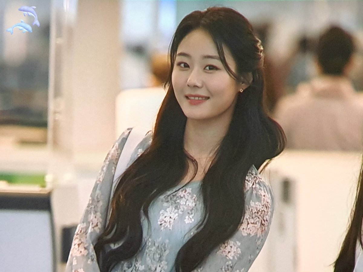 ChaeLo__'s tweet image. 230520 HND 프리뷰

#체리블렛 #CherryBullet #박채린 #채린 #CHAERIN