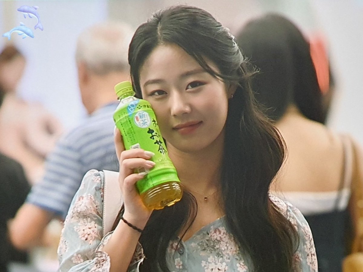 ChaeLo__'s tweet image. 230520 HND 프리뷰

#체리블렛 #CherryBullet #박채린 #채린 #CHAERIN