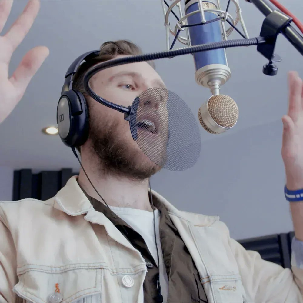 🎙️Here is @meatbehindabeat recording vocals for his latest song Wonderful Place! 📽️You can watch his Garage Session on @hepworthmedia ❗We currently have a special offer on #recording! ✔️NOW ONLY £10.50 per hour 📩DM to book in or visit our website 🔗garagestudios.co.uk