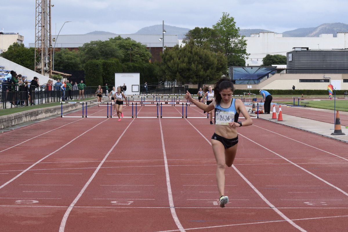 fatletismeib's tweet photo. Paula Lorenzo, MILLOR MARCA BALEAR SUB16 DE 300 M/TANQUES: 43.60! 
Millora els 44.15 que Inés Lorenzo establí el 30-Abr, i es situa 3ª 🇪🇸 de sempre!! 
📷 @AtletaDEspada87 
@atletismoRFEA @esportsIB @turismeiesports @claudiatroppa @BCapdepera #atletesfaib #InfoFAIB https://t.co/AF4tiHcVev