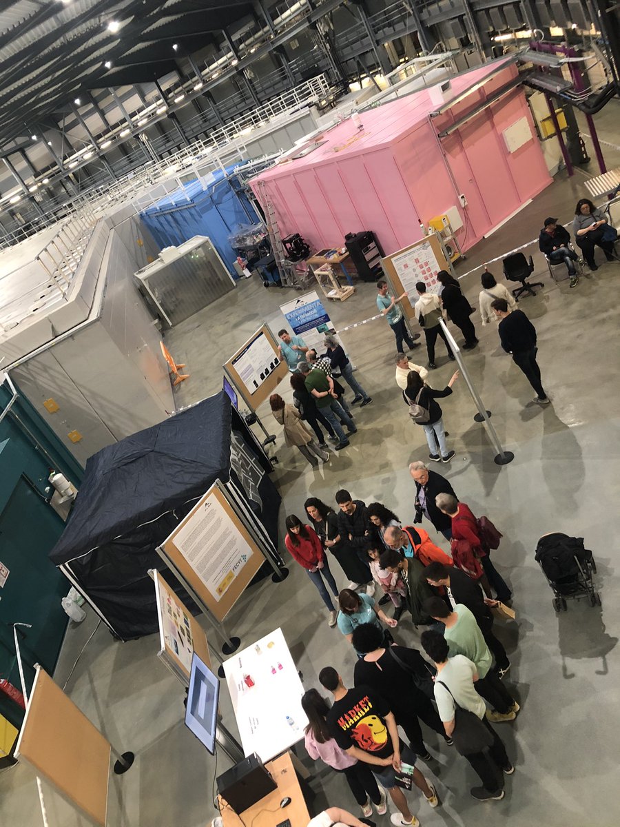 ALBAsynchrotron's tweet photo. Zona d’experiments i acceleradors del #ALBAOpenDay 😍 https://t.co/7WqdfhsvNM
