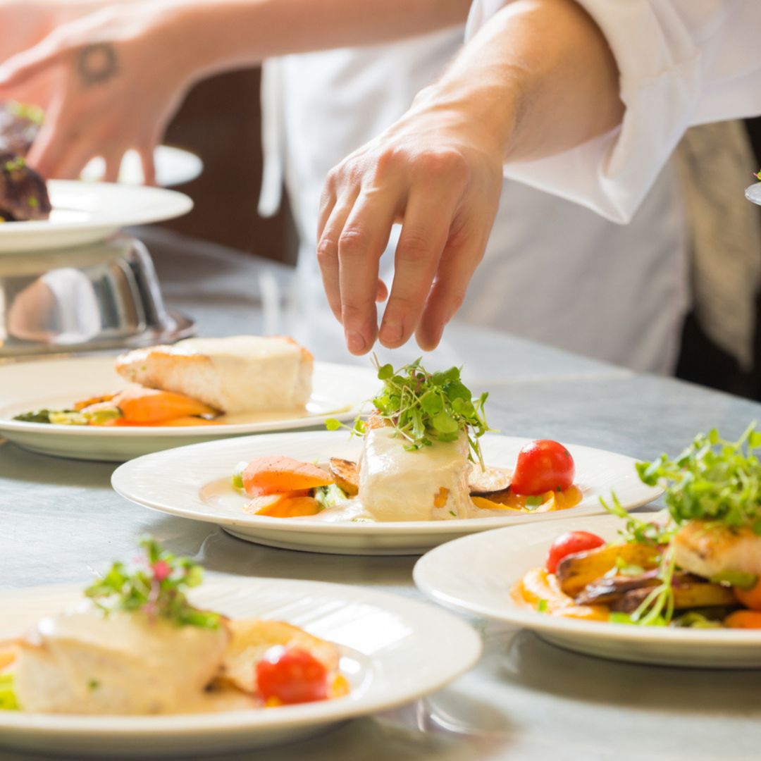 Plating up a classic British main for springtime wedding elegance. Start planning your menu here: ow.ly/VK5t50OqEgS