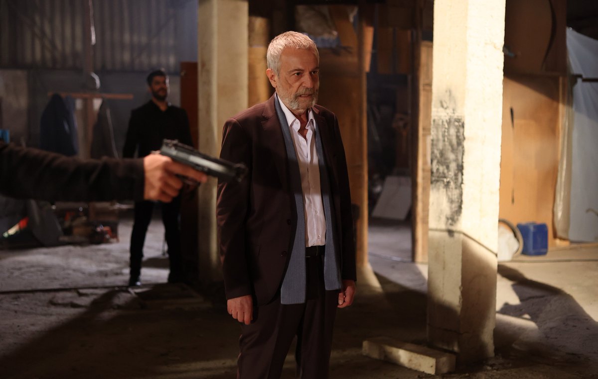 ShowTV's tweet photo. Hülya oğulları arasında bir seçim yapmak zorunda kalıyor...

#Aile'nin yeni bölüm fotoğrafları yayında! 📸 @ailetvdizi https://t.co/AhA4MHDh0H