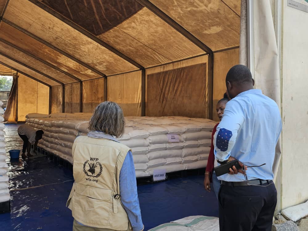 NNadazdin's tweet photo. Remarcable travail des collegues de la chaine d'approvisionnement/logistique a Kananga. La gestion des infestations impecablement organisee. C'est essentiel, les temps de transit vers les Kasais etant si longs!!! Grand merci a nos logisticiens! https://t.co/gXvrpp1R4k
