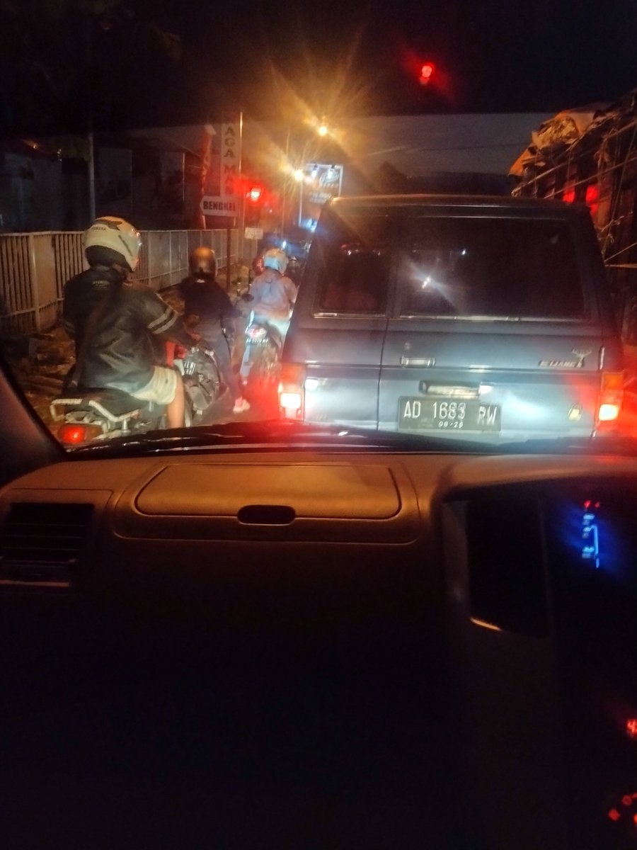 Dhani_Danker's tweet photo. perjuangan bertemu idola semasa kecil untuk pertama kalinya di tanah kelahiran wonogiri https://t.co/oVD6Zsj0mj