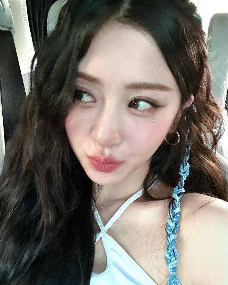 dailynjin's tweet photo. THE PRETTIEST GIRL https://t.co/8iNVqkhitW