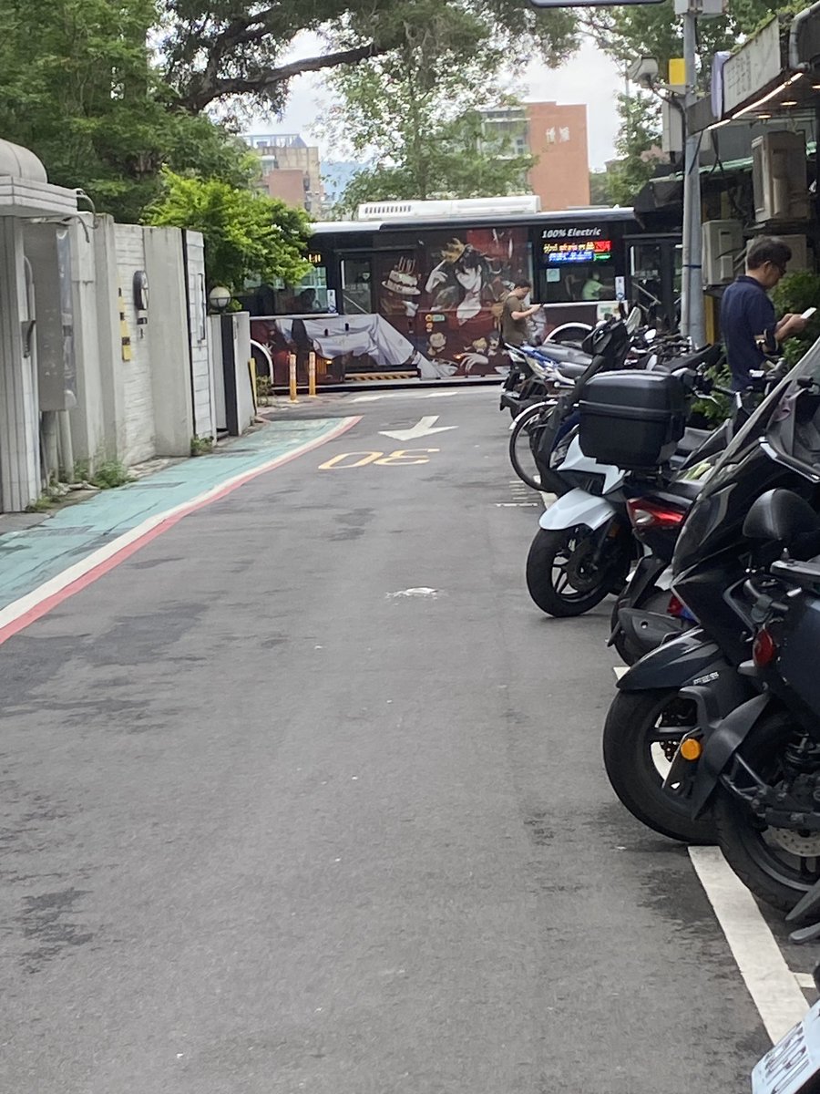 走在路上看到！超幸運
#Mibus