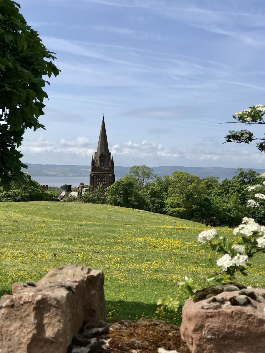 #stbartholemewschurch#thurstaston looking splendid against the blue backdrop this morning!#latespringtime#warmerweather#peaceful#quiet😎💙☀️💙