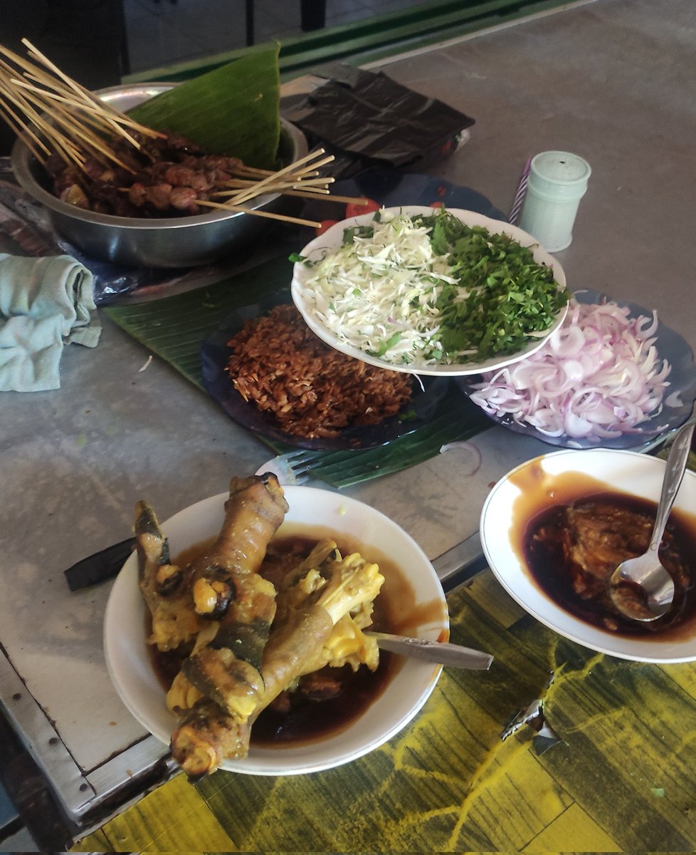 subiibus's tweet photo. Sate Gule, Ibu HJ. Yuli, Pasar Pon Ponorogo. 🤤 https://t.co/M9JSRN4bAL
