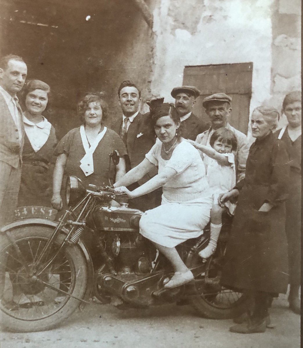 StephanePajot44's tweet photo. #BrocantePicture 🏍️ https://t.co/X00trn9hxk
