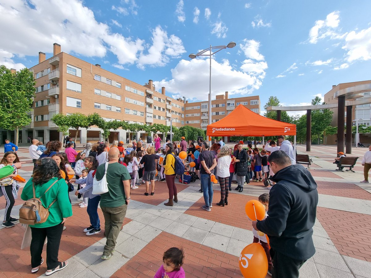 Cs_Leganes's tweet photo. 🔥Lo petamos🔥

🟠Gracias a todos los que os acercasteis a la plaza Alcalde Jose Manuel Matheo  Luaces a vernos🟠

🧡Fue increible como lo pasamos🧡

Queremos agradecer  de todo 🧡 las intervenciones de @Emyfluna y a @CarmenPaciente, en nombre de la asociación  del Defensor del Paciente.