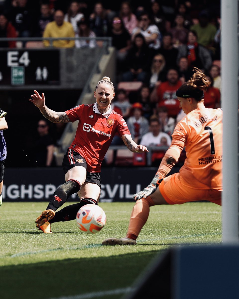 stattorino's tweet photo. @leah_galton21 & @alessiarusso7 are joint top scorers for @ManUtdWomen and joint 3rd for the league, both with 0 penalties!
Galton has scored over double her xG, with 10 goals from 4.6 xG 🤯
#Football #Stats #WomensFootball #WSL #Galton #Russo #ManUtdWomen https://t.co/1uLkY0tZxZ