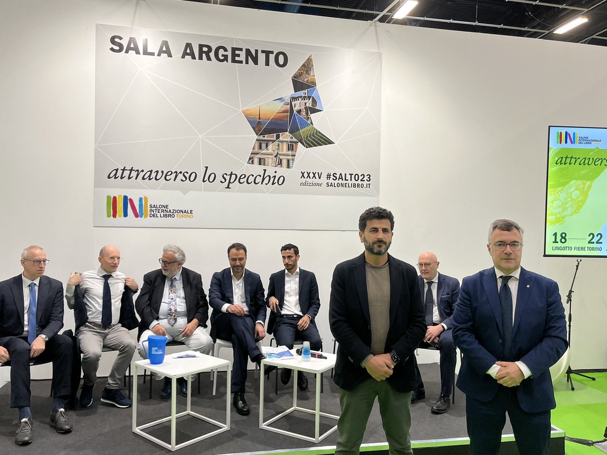 crpiemonte's tweet photo. Il presidente e il vicepresidente della Commissione #Sanità di @crpiemonte @Neurorad70 e @mimmorossi, con il consigliere @SilvioMagliano, introducono l’incontro “L’intelligenza artificiale cambierà la #medicina del 2030?”, organizzato dalla Commissione #SalTo23 https://t.co/hZi1HkTIQX