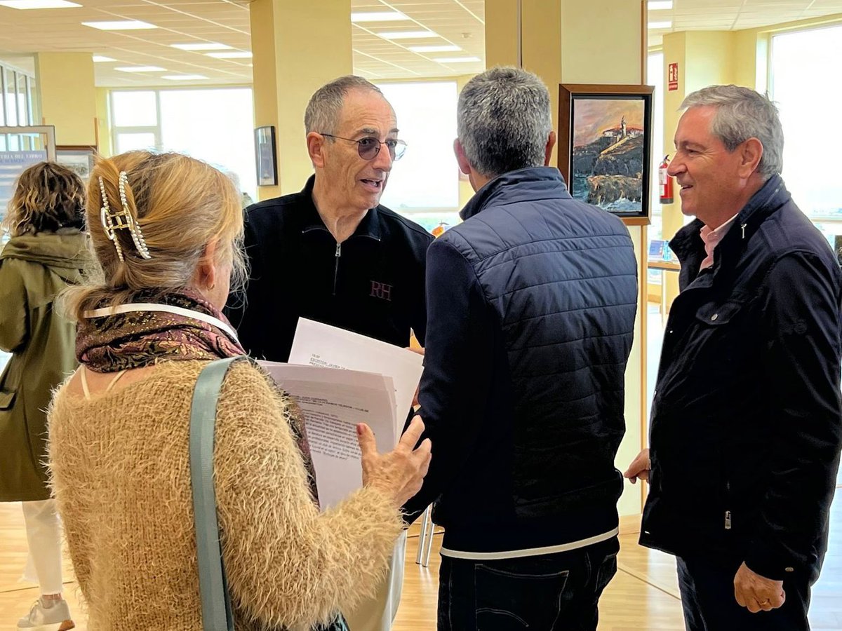 María Oruña es la pregonera de la I Feria del Libro de Suances. Ana hace un gran trabajo al frente de la biblioteca pública de la mano de Andrés, nuestro alcalde que entiende que la cultura es clave. Enhorabuena 👏🏼👏🏼👏🏼