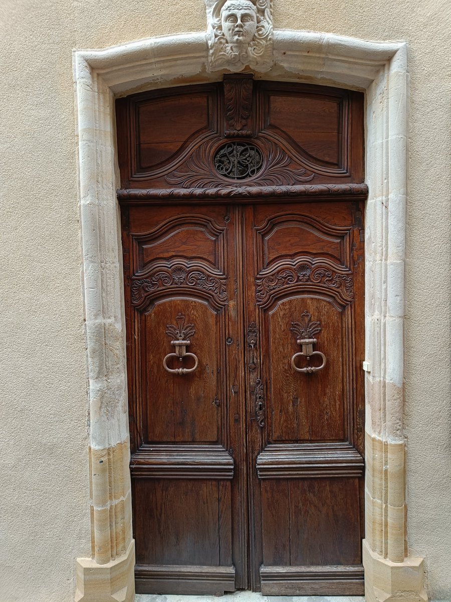 PyreneesPrime's tweet image. Once a village on the Frontline, a royal seat. Glimpses of that past. Stop to follow the village interactive tour. #travel