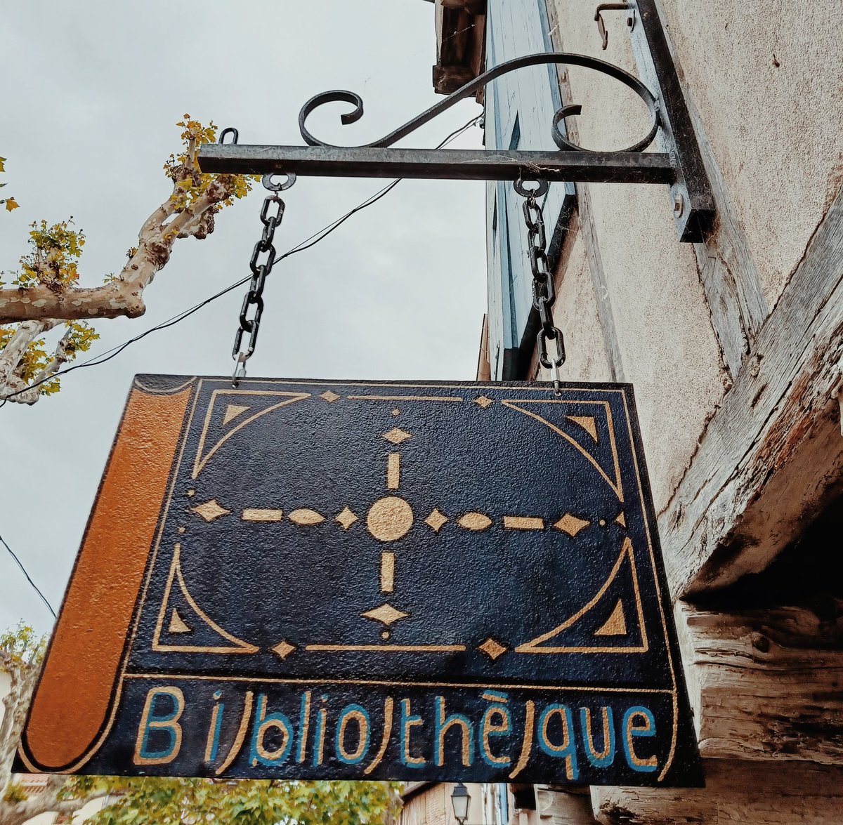 PyreneesPrime's tweet image. Once a village on the Frontline, a royal seat. Glimpses of that past. Stop to follow the village interactive tour. #travel