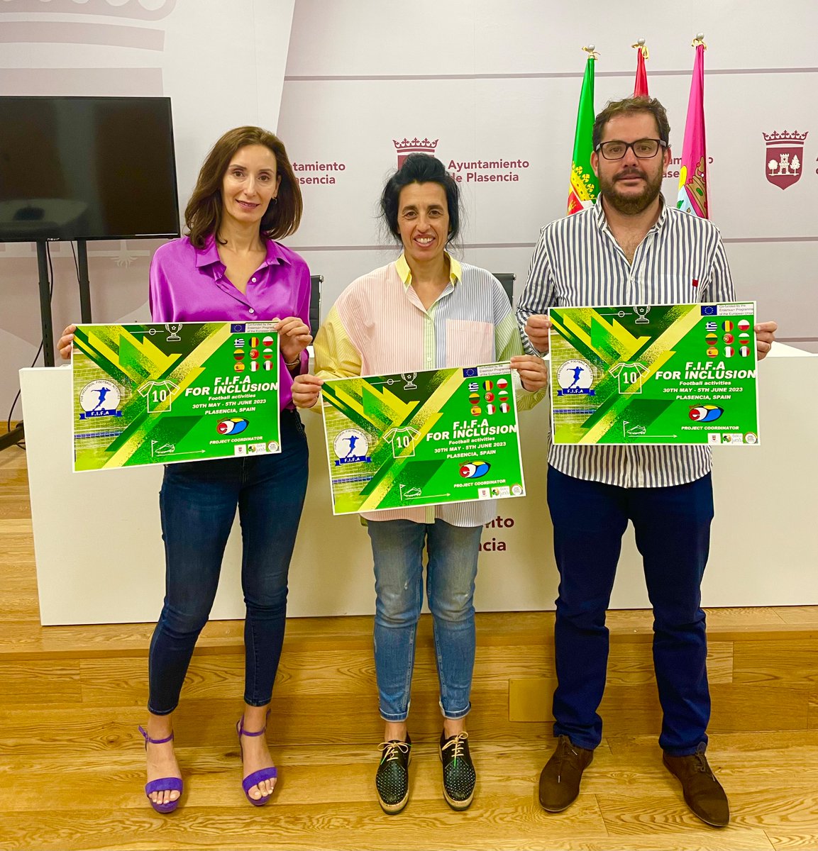Junto a <a href="/AEUEXIA/">A.M.EUEXIA</a> Alvaro y Alexandria, presentando el F.I.F.A. for inclusión Foot-ball activities, un evento que aúna deporte, turismo, medio ambiente, diversidad, inclusión y juventud. 
1, 2 y 3 junio en el Parque de la Coronación, pa no perdérselo. 
<a href="/Ayto_Plasencia/">Ayto. de Plasencia</a>