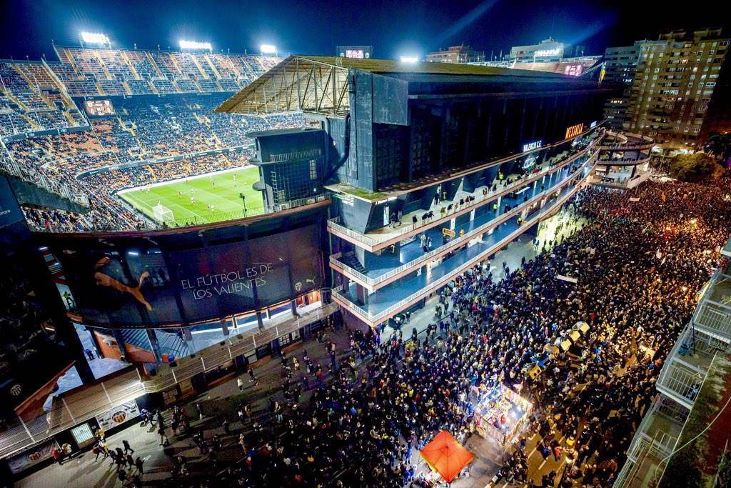 Les nits de Mestalla 🏟️ 🤍🖤 🦇 

💯 Felicitats, vell amic‼️🥳🎉