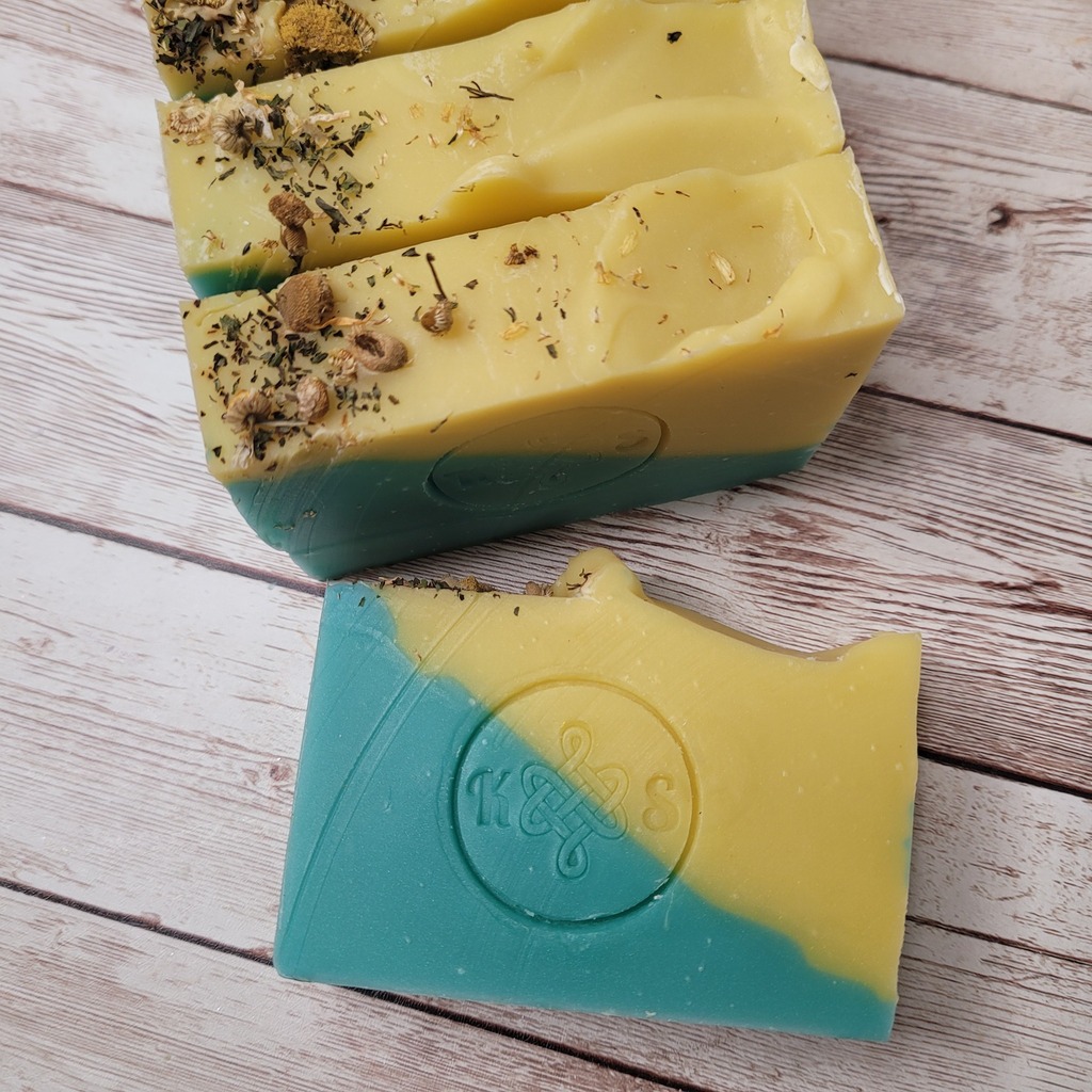 KiltedSuds's tweet photo. Muscle Relief Bar Soap - Scented with a blend of chamomile and spearmint.
.
Grab a bar for yourself from the link below, shop the photo or checkout the link in bio!
.
https://t.co/vGv1lTAtuT
.
#kiltedsuds #veganbeauty #plantbased #soap #shopsmall #soapmaking #vegansofig #essent… https://t.co/Pz6oZ19bco