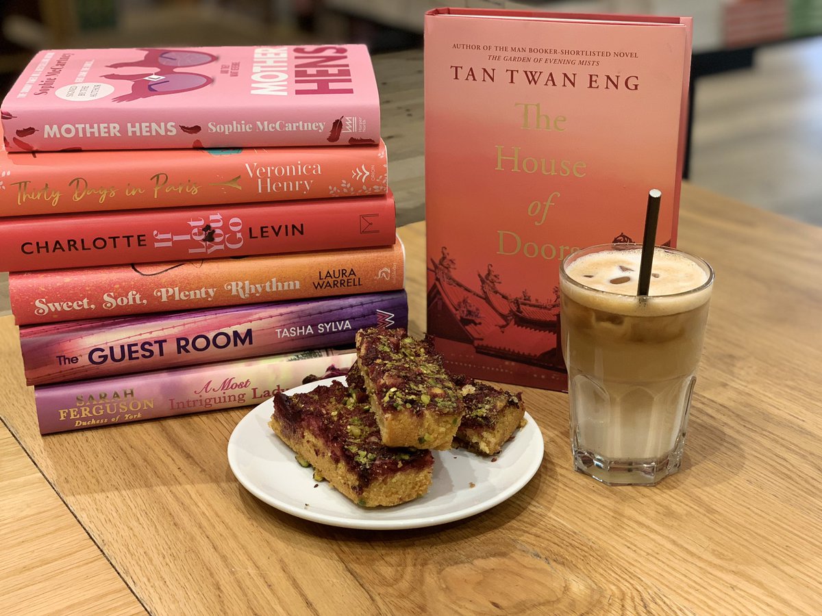 WaterstonesGate's tweet photo. Roses are red
The sky is blue
We love cherry cakes
And iced lattes too 🍰
#cherryandpistachiocake #cafew #waterstones #thehouseofdoors #cake #coffee https://t.co/refD0z3fnK