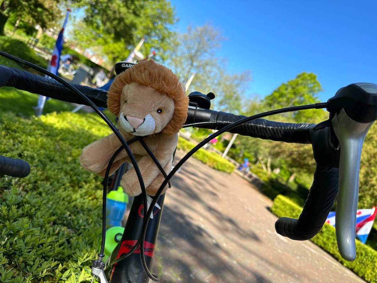 Dit jaar kunnen de deelnemers van de Lauwersmeer- en Waddentocht ook meedoen aan de Lauwersmeer-challenge. Voor 5 euro kan een Lions-leeuwtje gekocht worden die deze prachtige rit op de fiets mag meemaken. Diegene met de leukste foto van het leeuwtje op de fiets wint! #lions
