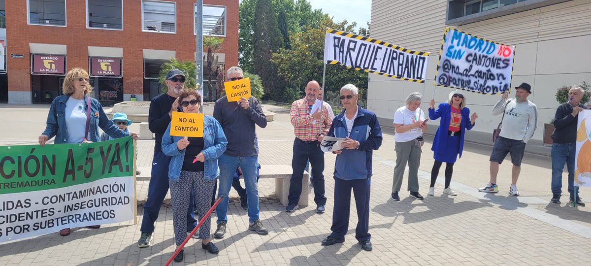 Por un distrito de Latina digno en servicios nos unimos a las asociaciones de Vecin@s en la concentración de hoy en Aluche. 
El 28 M vota por acabar con la desigualdad de servicios en el sur de Madrid, vota por nuestro distrito, 
#votaPSOE!