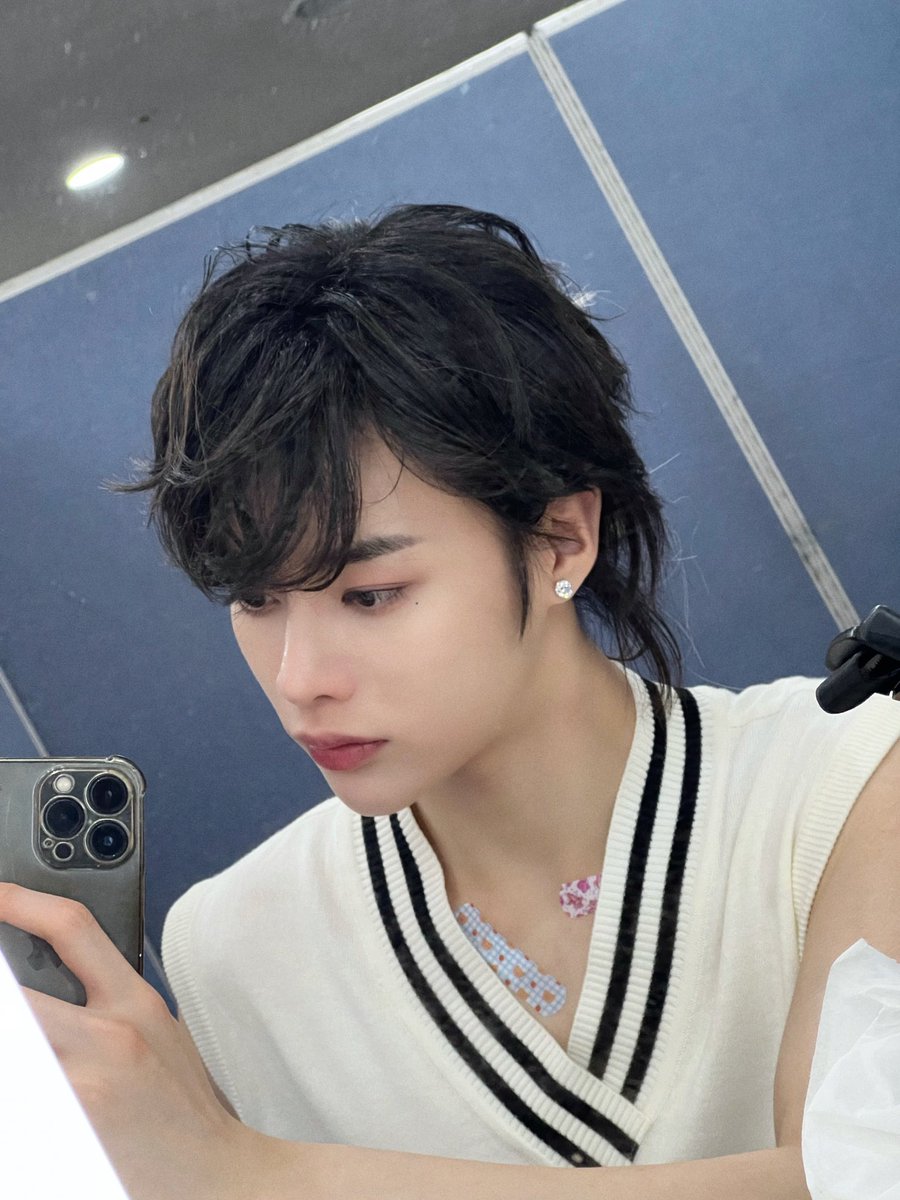 hubiloops's tweet photo. these are the most insane pictures i’ve seen lately i swear to god this boy is not real 😵‍💫 https://t.co/0rfmoeoO94