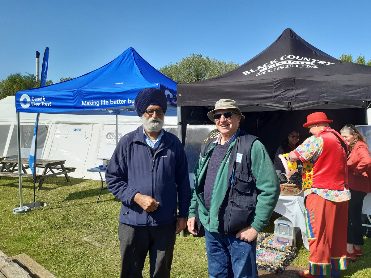 Celebrating our Titford Pools Regeneration project today in partnership with BCNS in Titford by the canal. 
#Canal &amp; River Trust Community Roots Walsall &amp; Sandwell <a href="/BCNSociety/">BCN Society</a> <a href="/CRTWestMidlands/">Canal & River Trust West Midlands</a> @gavpass <a href="/AASaif/">Adnan Saif</a>