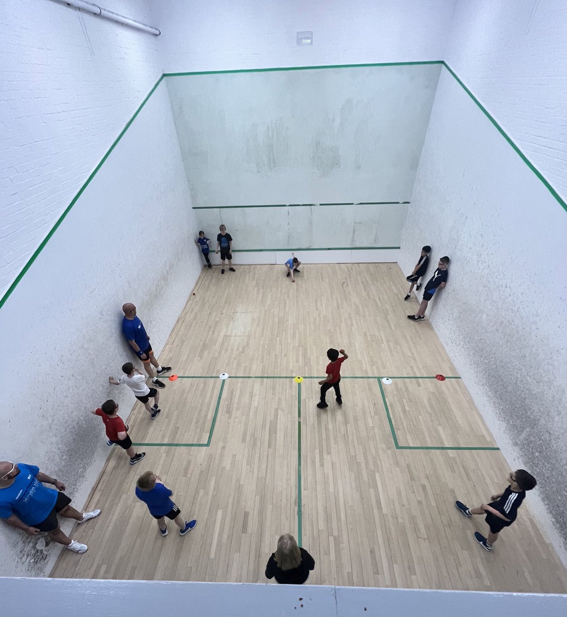 Fantastic to see so many juniors on court <a href="/MHHCBSE/">Moreton Hall Health</a> today 🙌