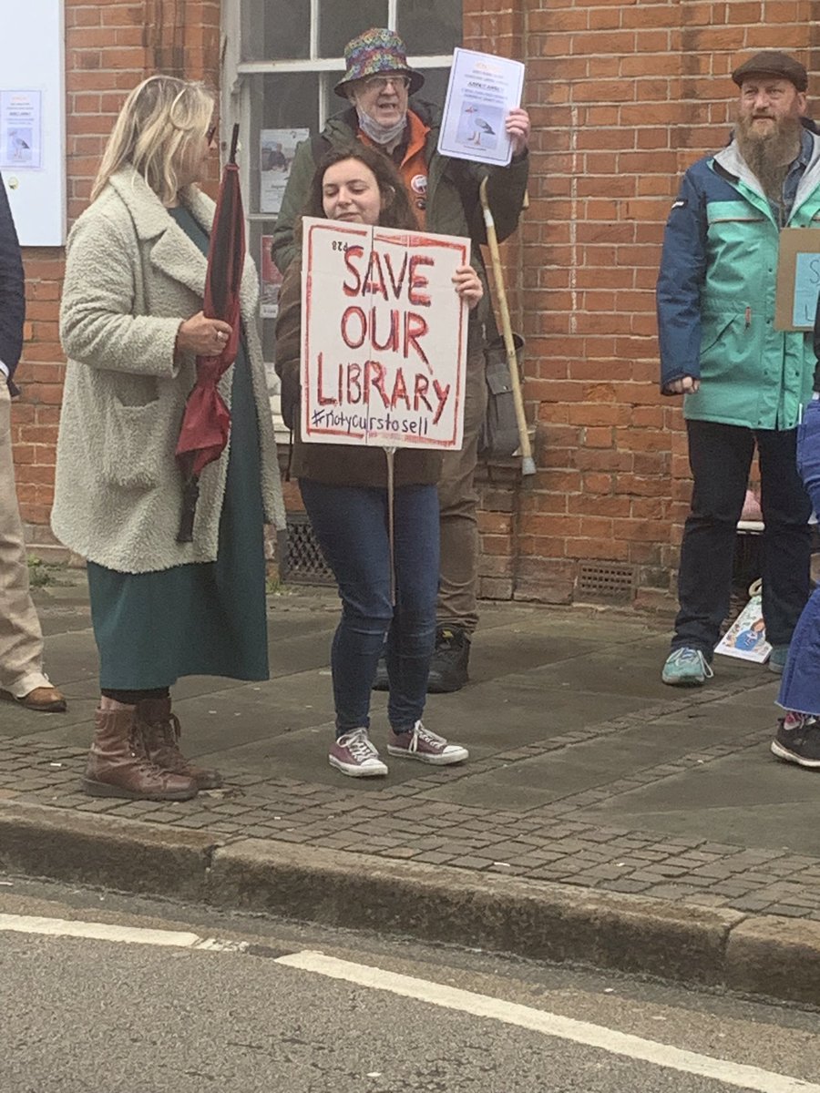 This is a moment.
Over 2500 people have now signed calling on @Kent_cc to fix & reopen Grace Hill Library in #FOLKESTONE 
Please RT masses!
@KMTV_Kent @bbcsoutheast @itvmeridian @everyone