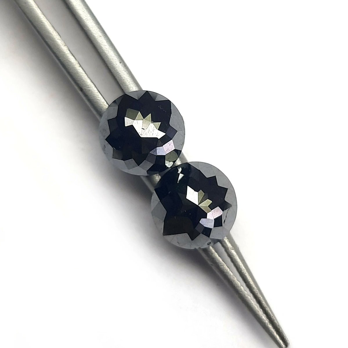 2.74 Carat Rose Cut Black Rose Cut Pair Diamond For Jewelry💎
avellinno.com/products/2-74-…

#blackdiamond #rounddiamond #loosediamond #naturaldiamond #rosecutdiamond #roundrosecut #looserounddiamond #pairdiamond #treatedblack #stonediamond #looseroundshape #handmadejewelry