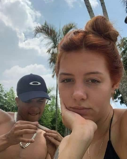 O casal moderno é feito por um maconheiro super gente boa e a uma mina que ta sempre brava ou vice-versa kkkkk