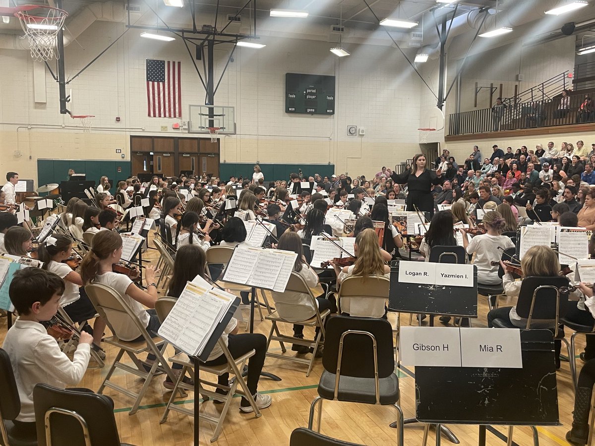 J_Reardon83's tweet photo. 4/5 Orchestra rocking it last night! Well done to all students involved and our music department! #D34ALLin https://t.co/gvI4UwHuYv