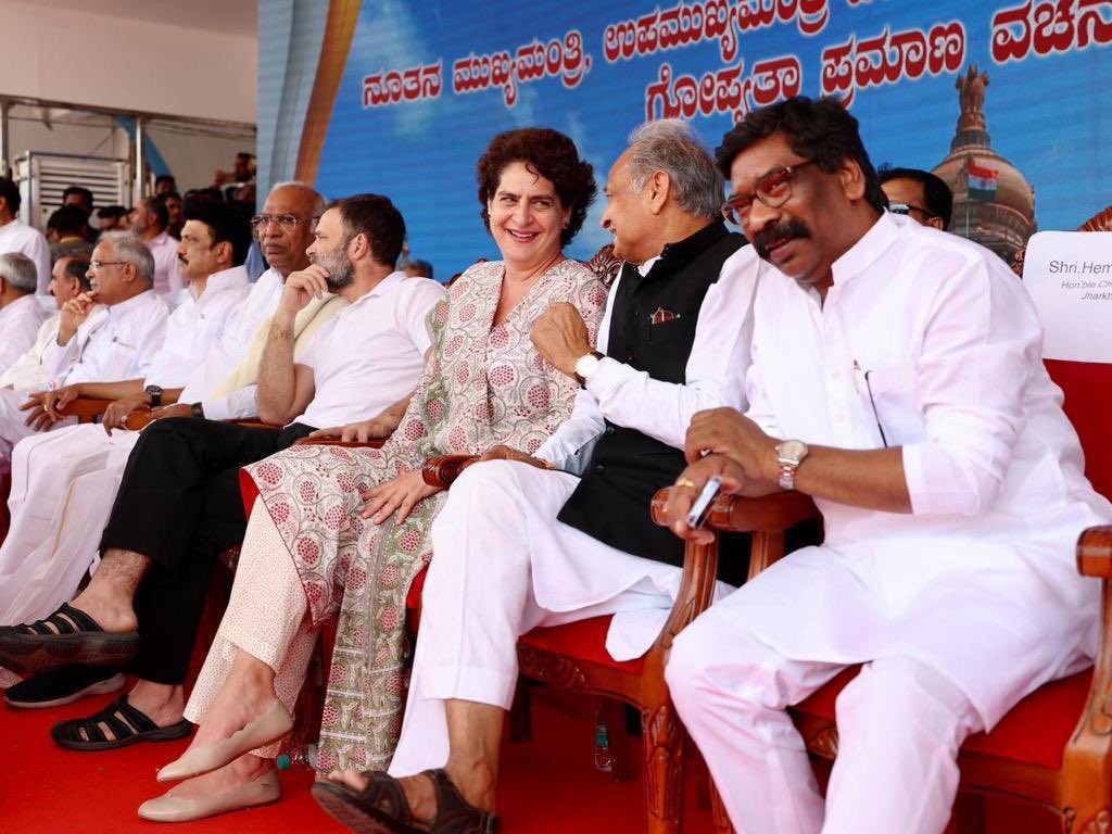 कर्नाटक में सिद्धारमैया के शपथ ग्रहण समारोह में शामिल हुए हेमंत सोरेन-Hemant Soren attends Siddaramaiah's swearing-in ceremony in Karnataka