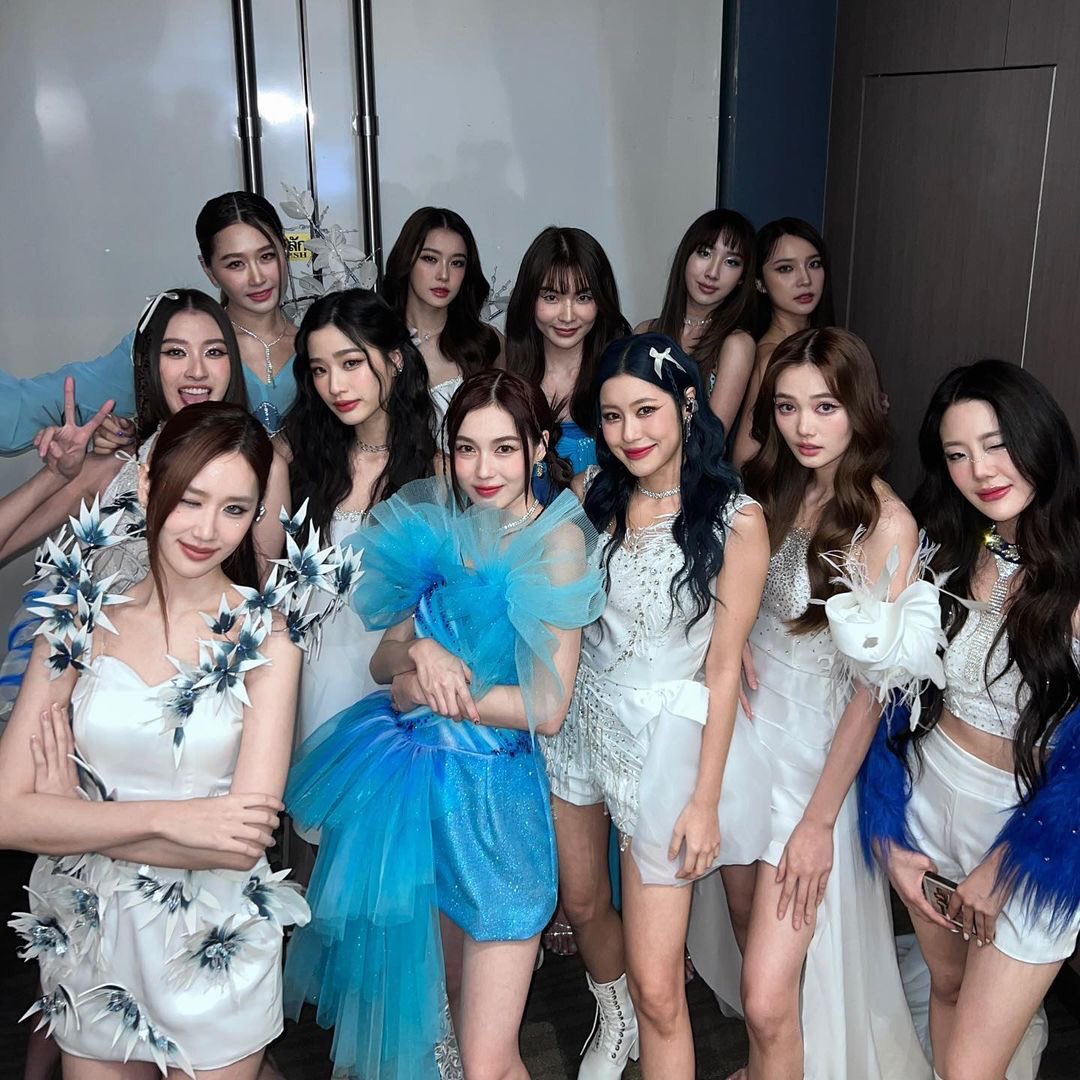 offguning's tweet image. GIRLSSSSS #BelucaConcert
