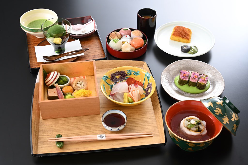 melaniebrockjpn's tweet photo. G7 Summit day 2 working lunch looks amazing. #Hiroshima 🇯🇵👏 https://t.co/9s7JNbo0hI