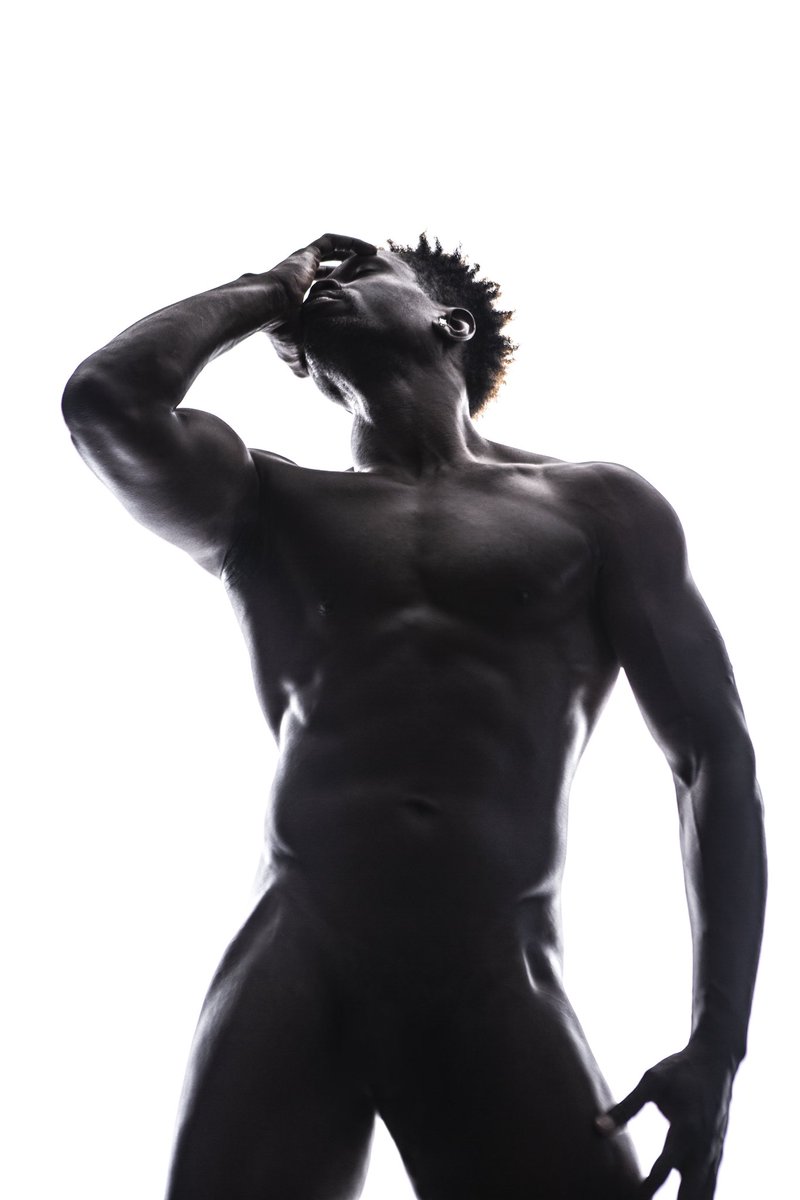 FP_Foto's tweet photo. one of my favorite lighting setups. I love how the light just wraps around the body, makes the muscles really pop. #photograghy #photographer #photographylovers #blackmen #fitnessmen #fitnessphotography #fpfoto #maleart #modelofcolor #sexymen #throwback https://t.co/GHruX6YMeL