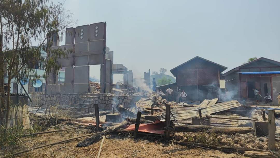 IrrawaddyNews's tweet photo. Myanmar junta troops torched 172 houses on Friday and Saturday in Kan Thit Village, Khin-U Township, Sagaing Region. Over 70 villages in Khin-U have suffered arson attacks since the coup. (Photos: Khin-U Township Information/ Facebook) #WhatsHappeningInMyanmar https://t.co/KHXJgyuYy7