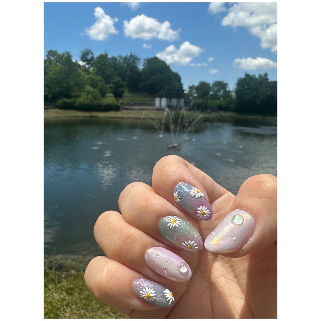 𝔽𝕝𝕠𝕨𝕖𝕣 𝕄𝕖𝕣𝕞𝕒𝕚𝕕🧜🏻‍♀️💕💐

#artbystelladh #nails #art #artwork #handpainted #nailart #colorstagram #springnails   #ネイル #ネイルアート #agehagel #春ネイル #夏ネイル