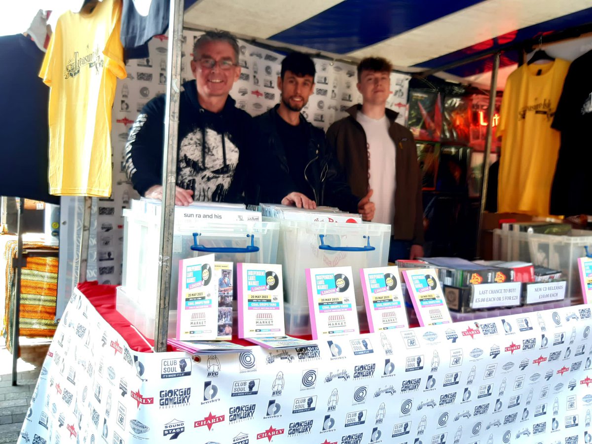 CaigerRob's tweet photo. Here with @CharlyRecs at @IndieLabelMkt - Coal Drops Yard, Kings Cross, London. Already sold out of 13th Floor Elevators, Yardbirds, & Funkadelic limited editions. Great vibe, great sounds, great indie label community. And a huge beer garden! #ilmlondon https://t.co/OfAyDEJqnq