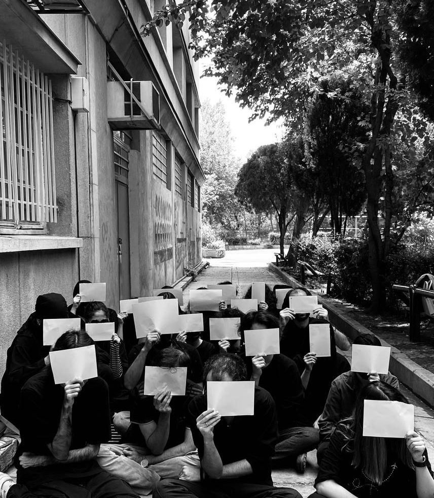amir_min1's tweet photo. دانشجویان دانشکدگان هنرهای زیبا دانشگاه تهران .
۳۰ اردیبهشت ۱۴۰۲ .

 از امشب به خیابون برمیگردیم .
#مهسا_امینی https://t.co/uuYyHPDwtY