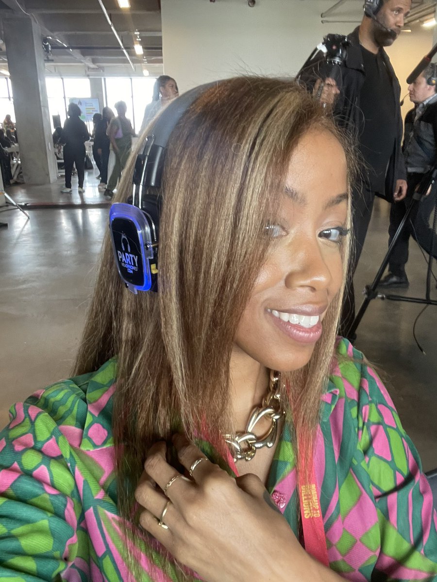 SharufaRWalker's tweet photo. Great day @BWTalkTech #roadmaptobillions conference! Lots of info shared for founders on raising, pitching, and scaling. Loved the headphones offered to hear speakers clearly. Can we get these at all #web3 conferences? And always great connecting w/ community new & old✨🙌🏾 https://t.co/h22RHfl0ab
