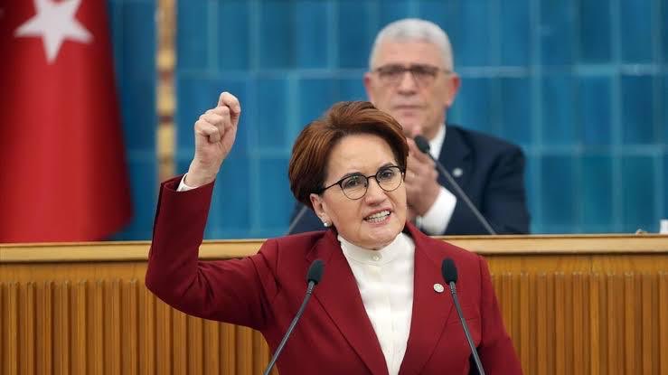 Meral Akşener'den 14 Mayıs sonrası ilk açıklama:

Ya 'Ne mutlu Türk'üm diyene' demekten rahatsız olanları seçeceksiniz, ya da 'Varlığım Türk varlığına armağan olsun' diyenleri seçeceksiniz